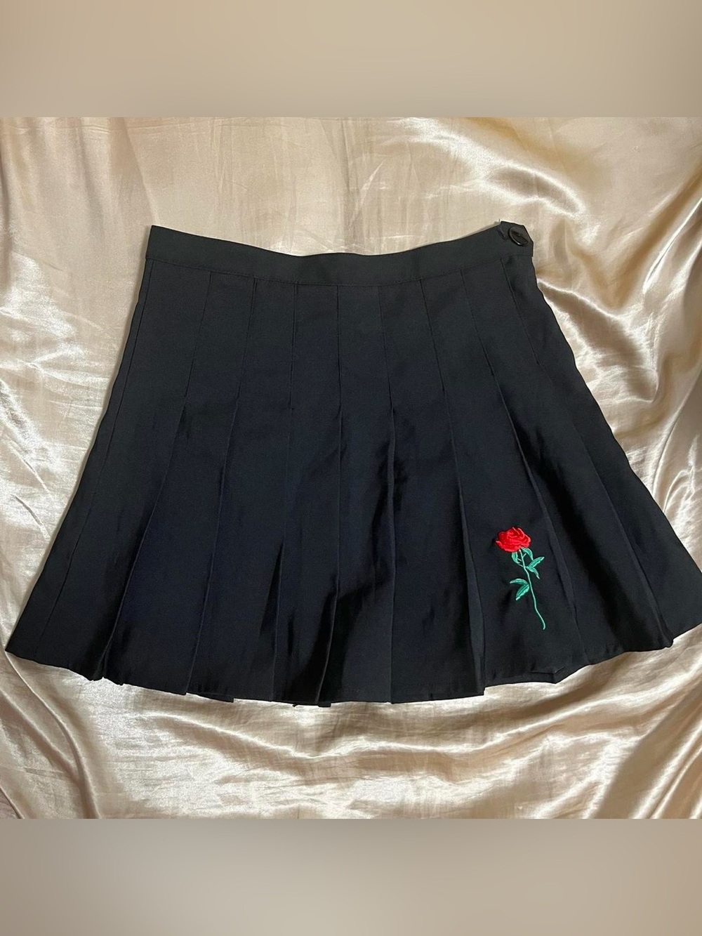 ੈ✩‧₊˚ rose pleated skirt